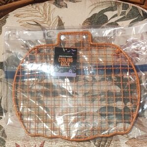 HALLOWEEN PUMPKIN-SHAPE COOLING RACK